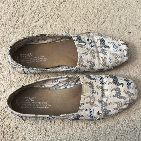 Toms Women’s Classic Slip-On with Alpaca/Llama Print - Size 8.5 - Cream - Picture 3 of 6